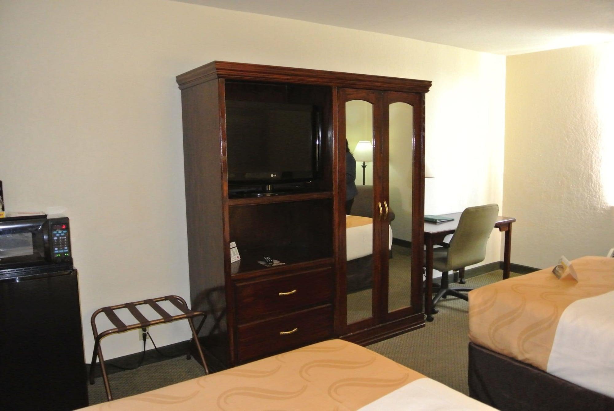 Quality Inn & Suites North Springfield Eksteriør billede