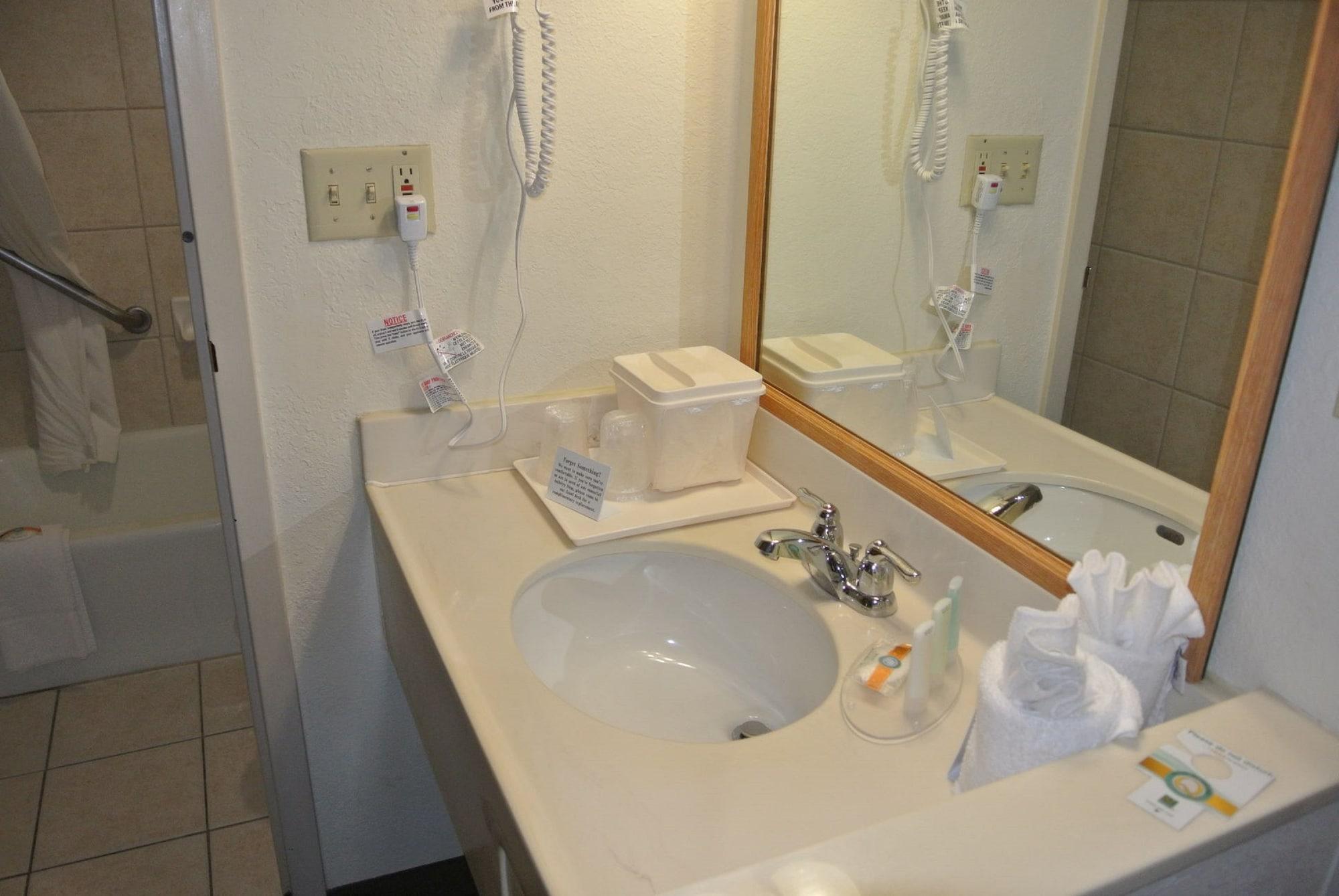 Quality Inn & Suites North Springfield Eksteriør billede