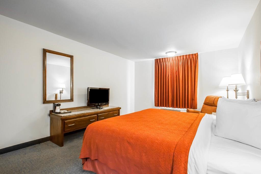Quality Inn & Suites North Springfield Eksteriør billede