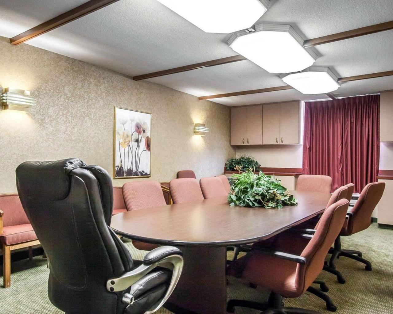 Quality Inn & Suites North Springfield Eksteriør billede