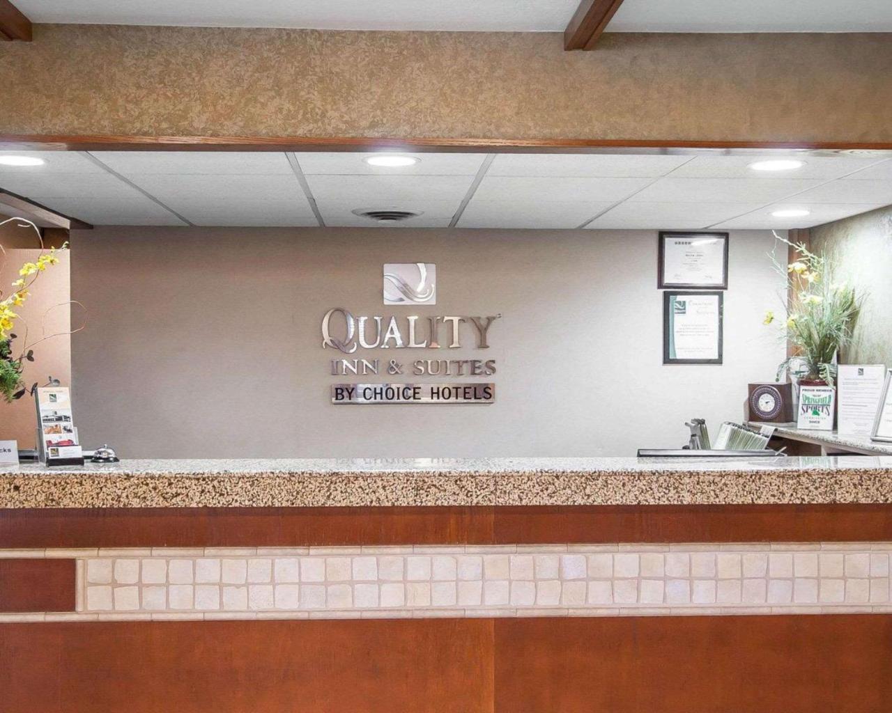 Quality Inn & Suites North Springfield Eksteriør billede