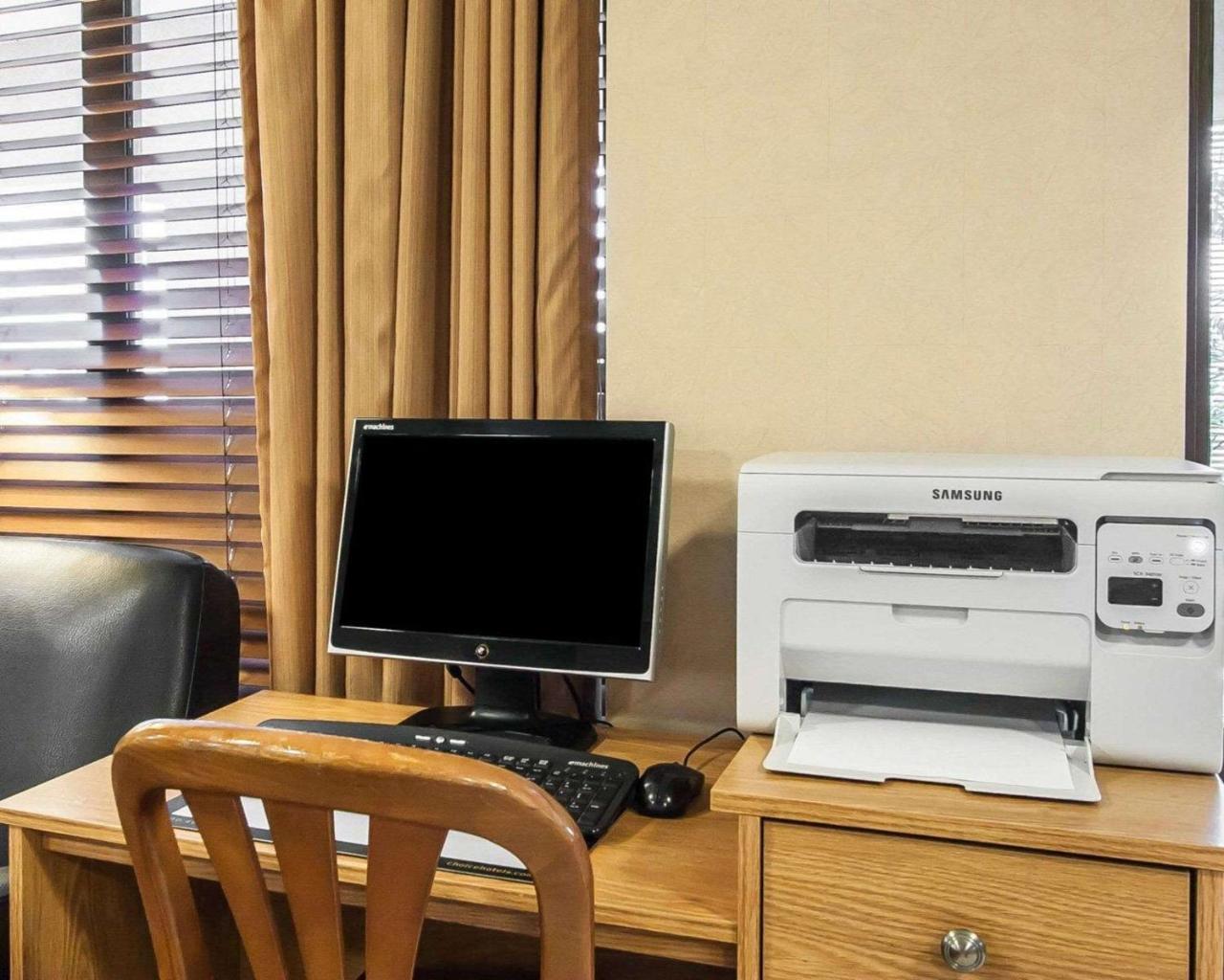 Quality Inn & Suites North Springfield Eksteriør billede