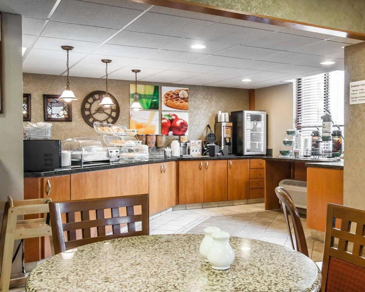 Quality Inn & Suites North Springfield Eksteriør billede