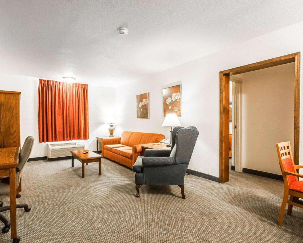 Quality Inn & Suites North Springfield Eksteriør billede