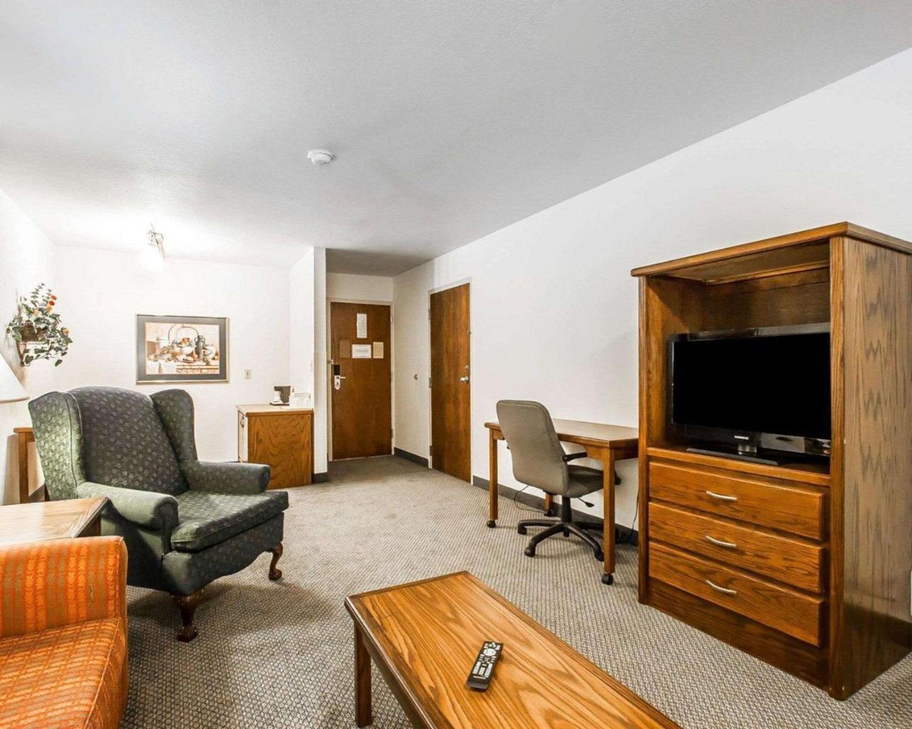 Quality Inn & Suites North Springfield Eksteriør billede