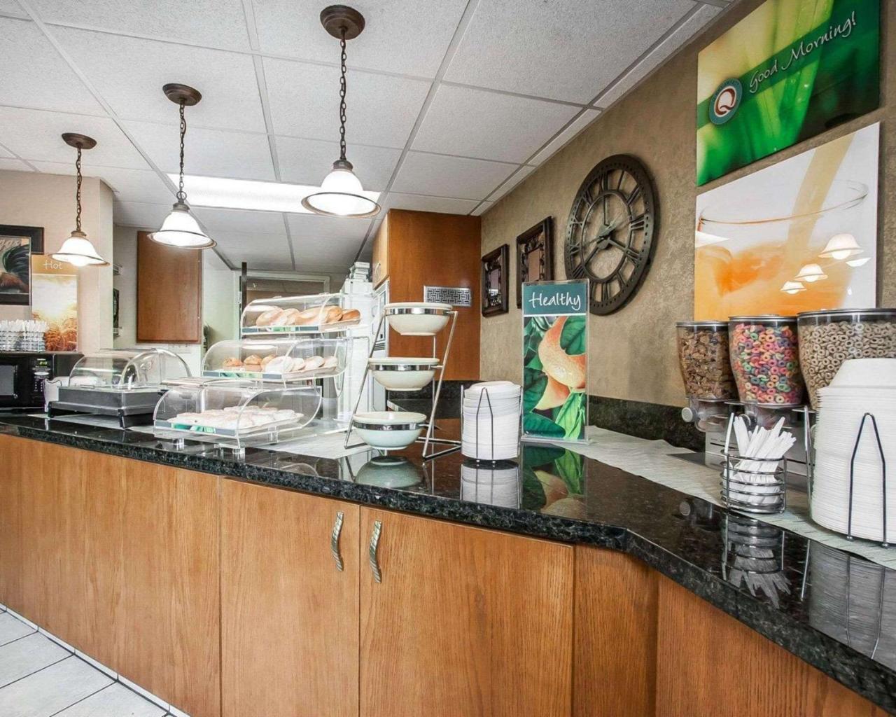 Quality Inn & Suites North Springfield Eksteriør billede
