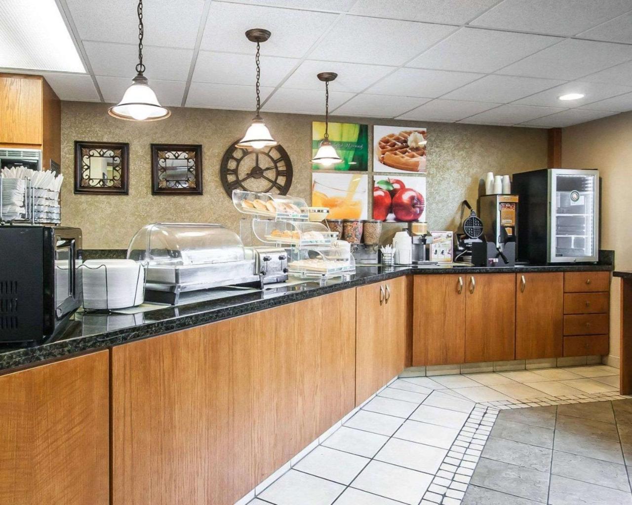 Quality Inn & Suites North Springfield Eksteriør billede