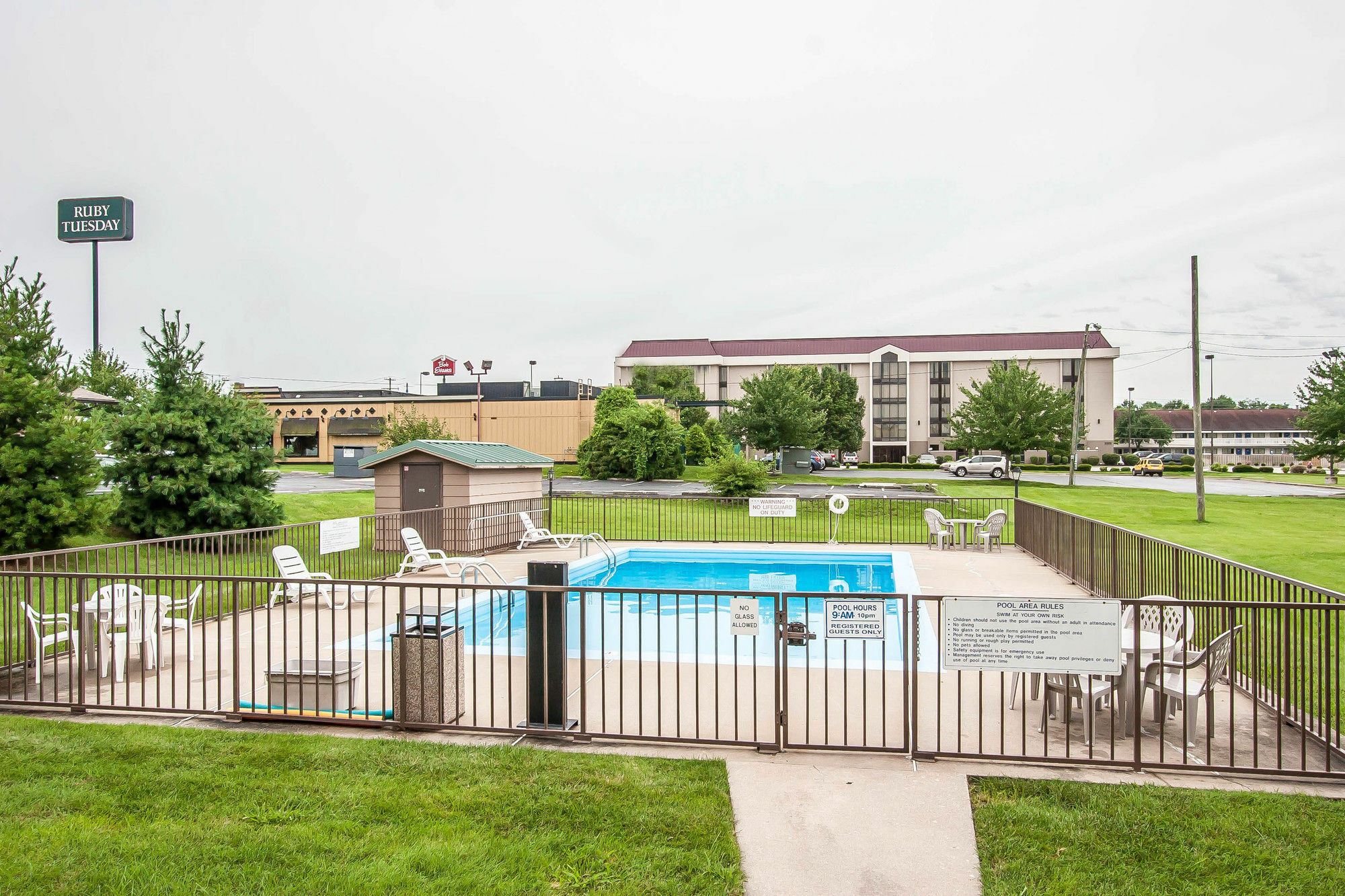 Quality Inn & Suites North Springfield Eksteriør billede