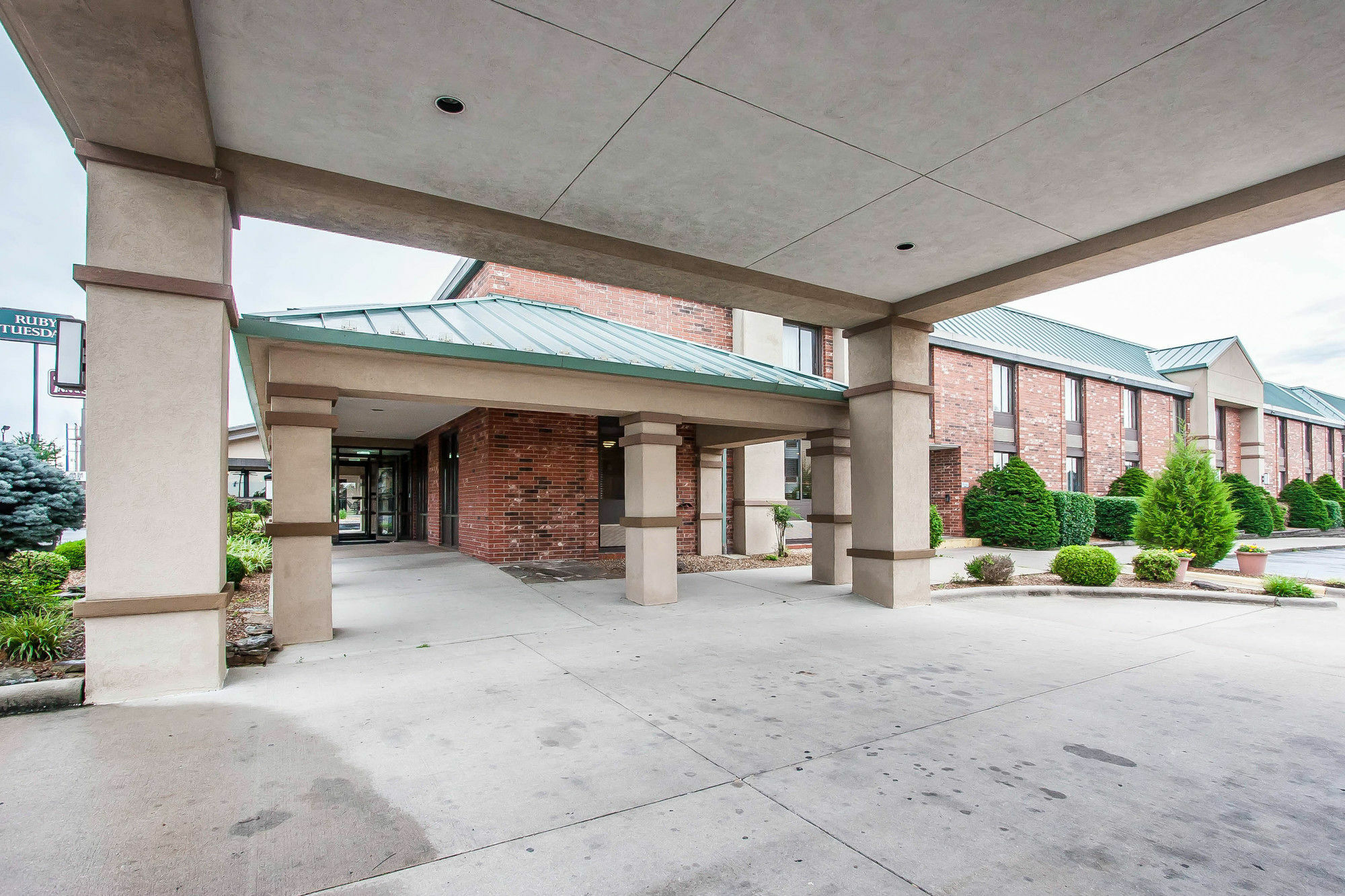 Quality Inn & Suites North Springfield Eksteriør billede